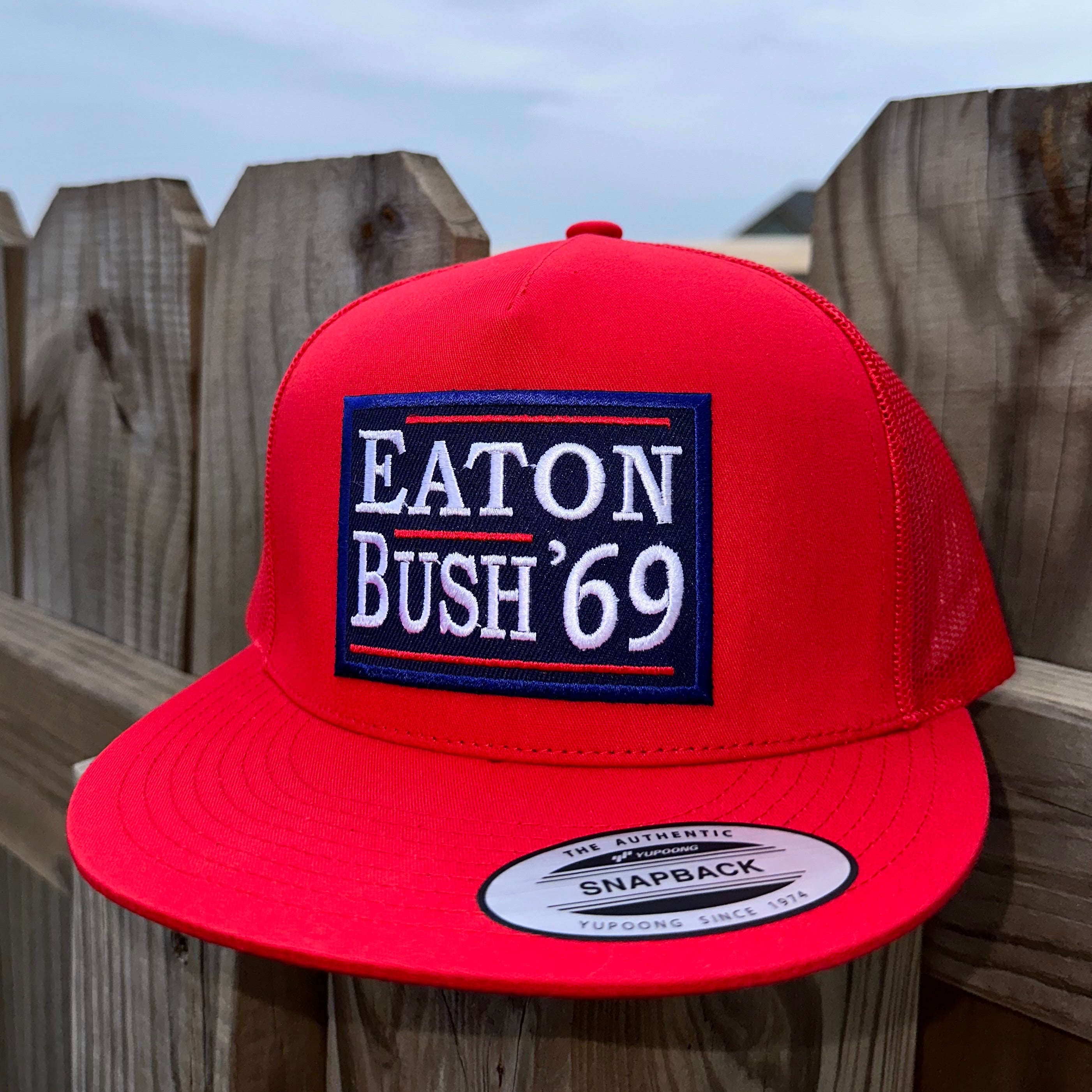 Red store bush hat